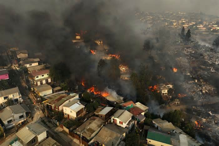 Chile bắt lính cứu hỏa nghi gây cháy làm 137 người chết