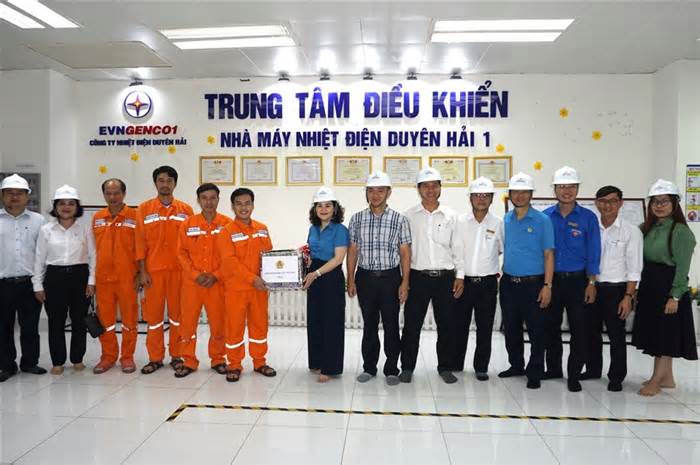 Công đoàn Điện lực Việt Nam động viên người lao động tại tỉnh Trà Vinh
