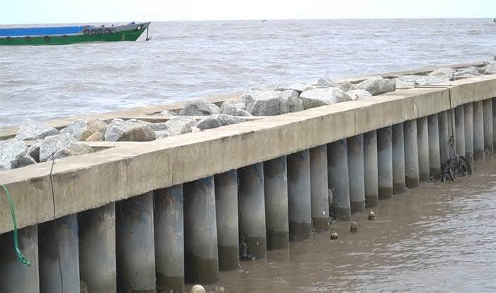 Cấp bách ngăn chặn sạt lở bờ biển ở Kiên Giang