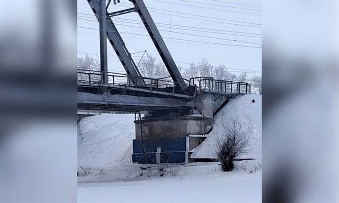 Tình báo Ukraine tuyên bố cài bom phá cầu đường sắt Nga