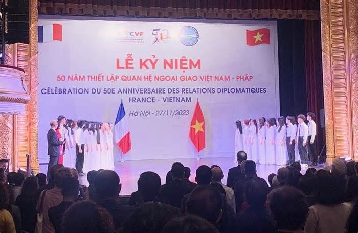 Đêm nghệ thuật kỷ niệm 50 năm thiết lập quan hệ ngoại giao Việt Nam-Pháp