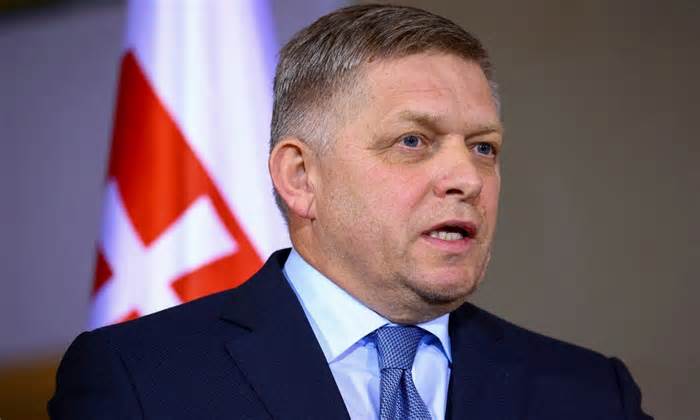 Thủ tướng Slovakia qua cơn nguy kịch