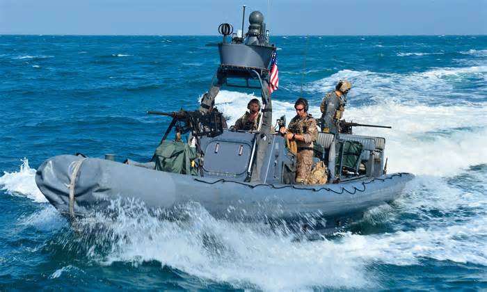 Đặc nhiệm SEAL trượt ngã, mất tích ngoài khơi Somalia