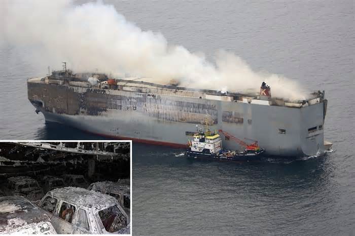 Rò rỉ hình ảnh bên trong tàu chở gần 3.800 ôtô cháy trên biển