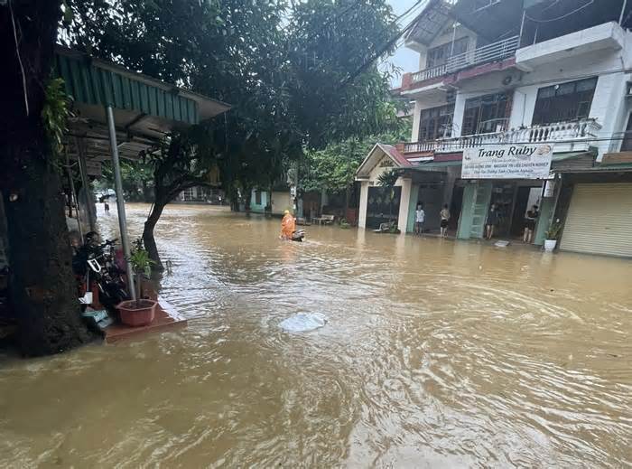 Mưa lớn, TP Hà Giang ngập