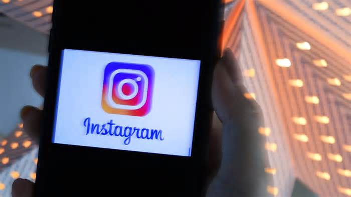 Instagram làm mờ tin nhắn có ảnh khỏa thân