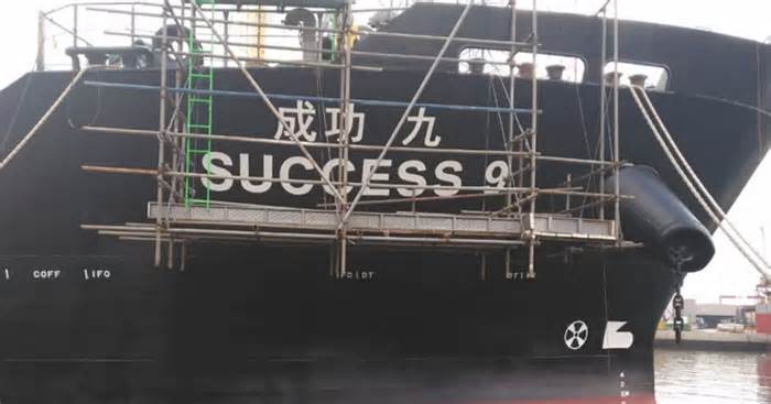 Cướp biển bỏ trốn sau khi đánh cắp hàng hóa trên tàu chở dầu Singapore