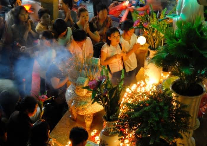 Tháng 7 cô hồn: Vì sao người Việt tuyệt đối kiêng chuyển nhà, mua vàng?