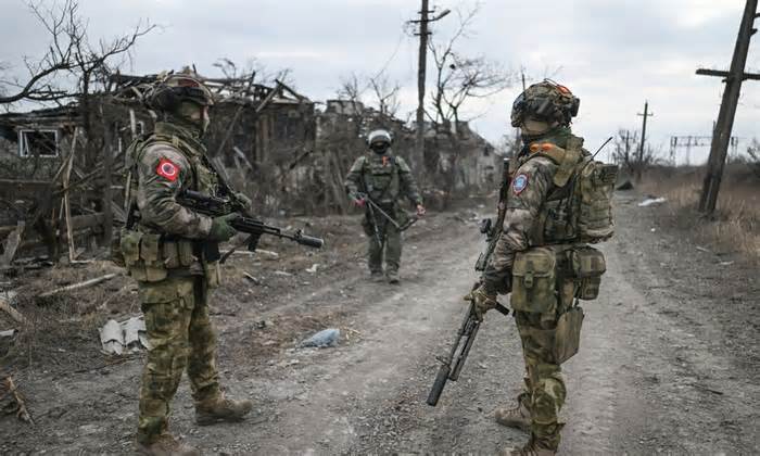 Nga tuyên bố tái chiếm làng chiến lược gần Bakhmut