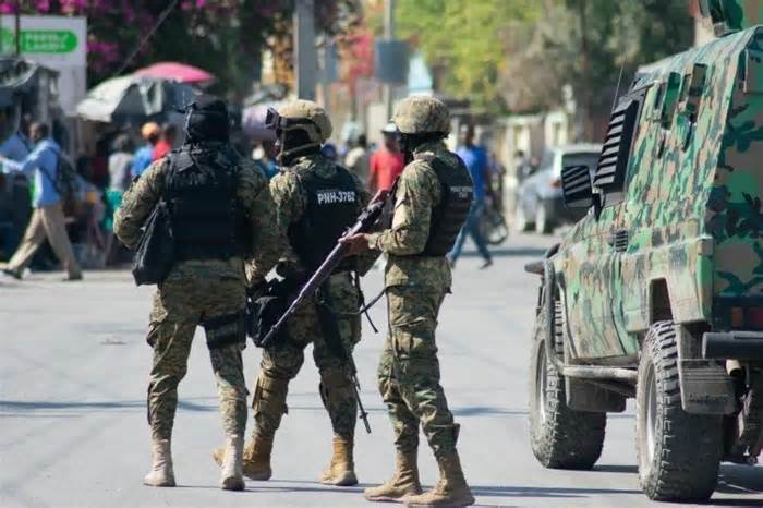 Khủng hoảng Haiti: Tội phạm hoành hành, ngân hàng trung ương bị tấn công, Mỹ cùng hàng loạt tổ chức sơ tán khẩn nhân viên