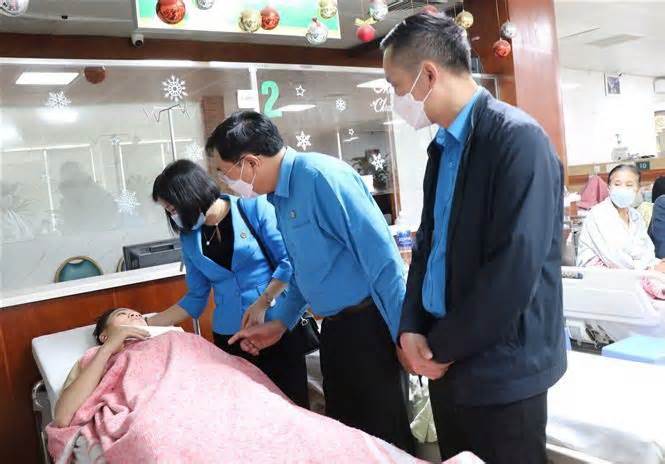 Vụ nhiễm độc methanol tại Bắc Ninh: Động viên, hỗ trợ các nạn nhân
