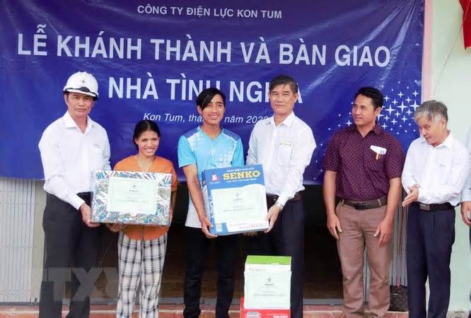 Trên 32 tỷ đồng hỗ trợ xây nhà cho các hộ nghèo ở Kon Tum