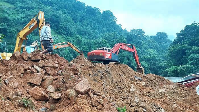 Khen thưởng 10 cá nhân, tập thể ứng cứu vụ sạt lở đất ở đèo Bảo Lộc