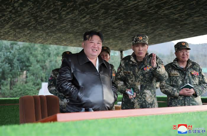 Ông Kim Jong-un kêu gọi sư đoàn thiết giáp Triều Tiên sẵn sàng chiến đấu