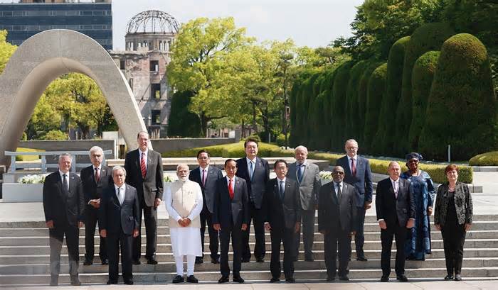 Thủ tướng tưởng niệm các nạn nhân vụ nổ bom nguyên tử Hiroshima