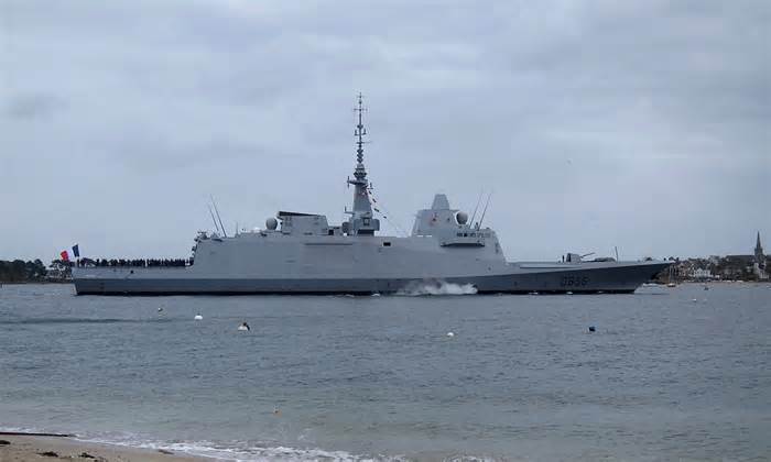 Tàu chiến Pháp lần đầu bắn hạ tên lửa đạn đạo Houthi
