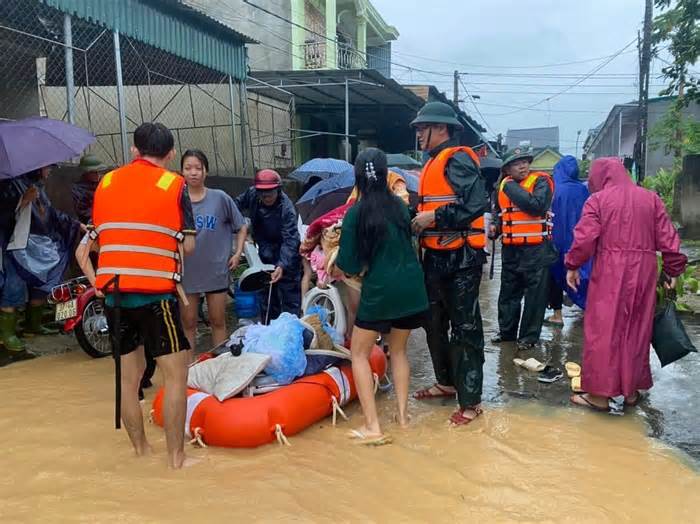 Mưa lũ hoành hoành, hơn 1.000 hộ dân ở Nghệ An bị ngập