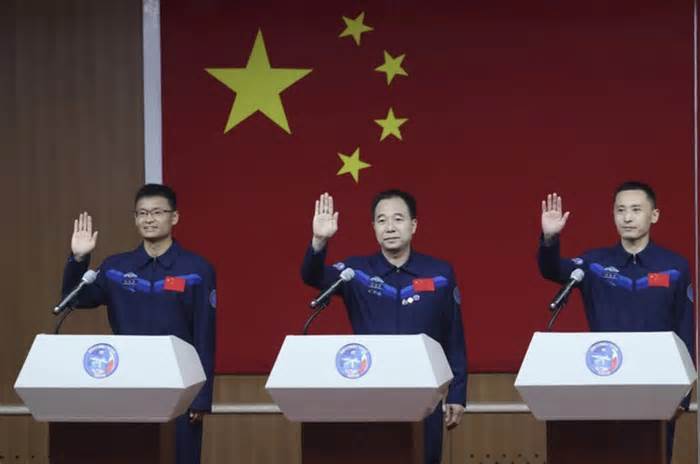 Lần đầu tiên Trung Quốc đưa phi hành gia dân sự lên không gian
