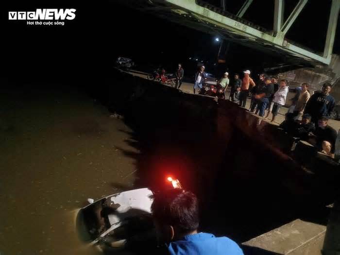 Phú Yên: Ô tô lao xuống vực lúc nửa đêm, tài xế tử vong