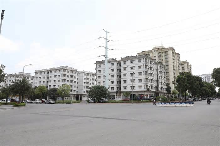 Hà Nội: Xót xa 3 tòa nhà tái định cư “bỏ hoang” hàng chục năm