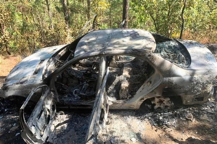 Đốt ô tô Mercedes trong rừng sâu để che giấu vụ tai nạn giao thông