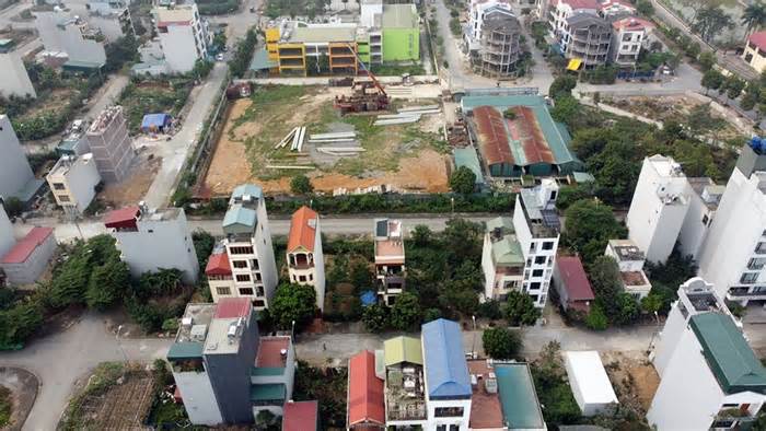 Hà Nội: Nhà cửa phải “chống nạng” nghi thi công ép cọc chung cư
