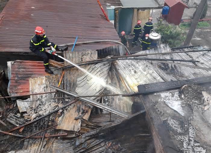 Cháy tầng tum nhà dân ở Hải Phòng, 3 người thoát nạn
