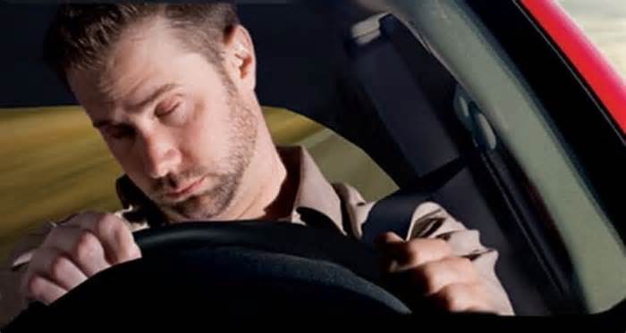 Các dấu hiệu tài xế sắp ngủ gật khi lái xe