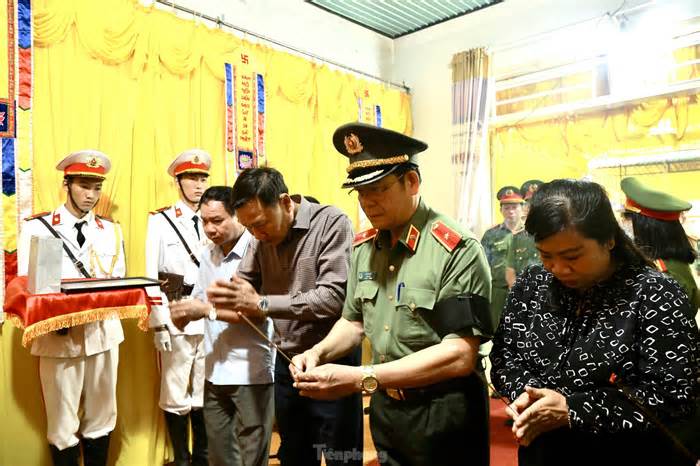 Trao bằng Tổ quốc ghi công cho 6 liệt sỹ hy sinh trong vụ nhóm người nổ súng ở Đắk Lắk