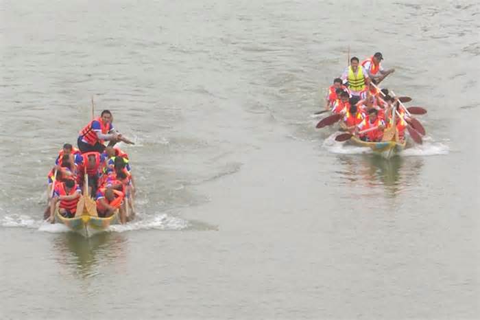 Sôi nổi giải đua thuyền toàn tỉnh Hà Tĩnh trên sông La