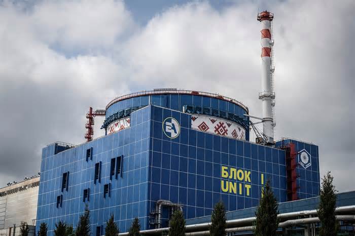 Nổ lớn gần nhà máy hạt nhân ở tây Ukraine