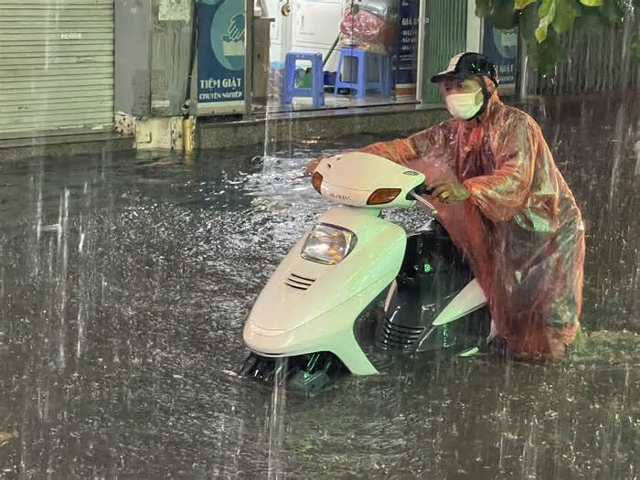 Diễn biến mưa dông ở Hà Nội