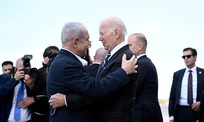 Chiến lược 'ôm ghì' của ông Biden giúp kiềm chế Israel
