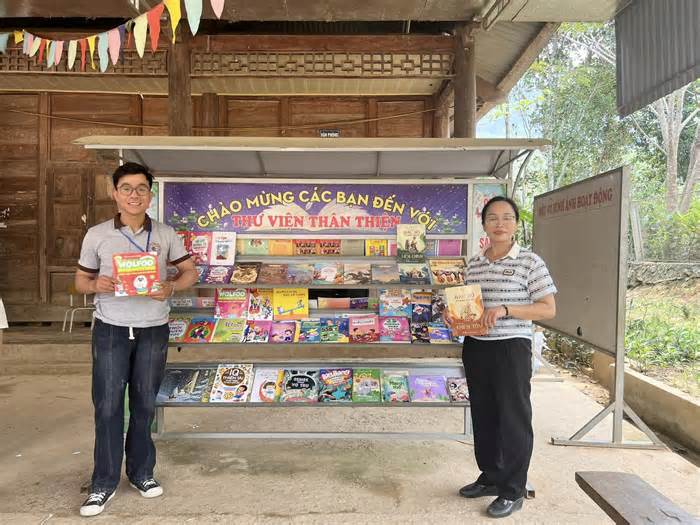 Nhà sách Tiền Phong tặng sách truyện cho học sinh trường Tiểu học Tam Hợp – Nghệ An