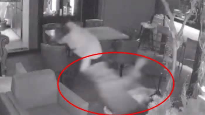 Người mẫu Tiểu Vi bị bạn trai đánh đập dã man trong nhà hàng