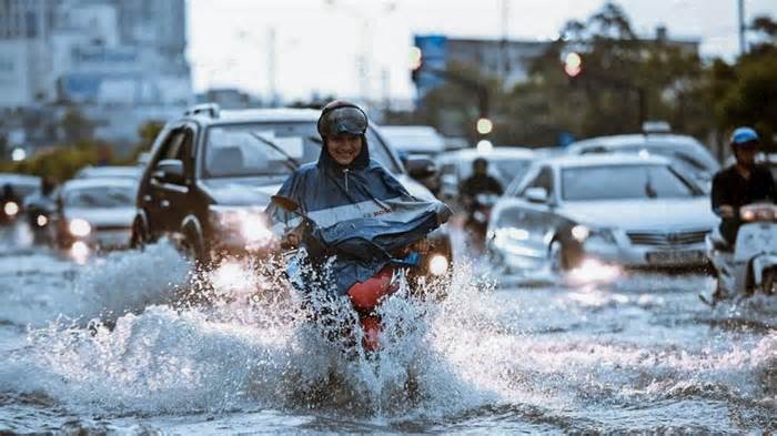 Cần lưu ý những gì khi lái xe qua đường ngập nước?