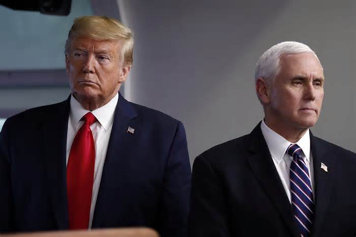Mike Pence giáng đòn vào hình ảnh 'bất khả chiến bại' của ông Trump