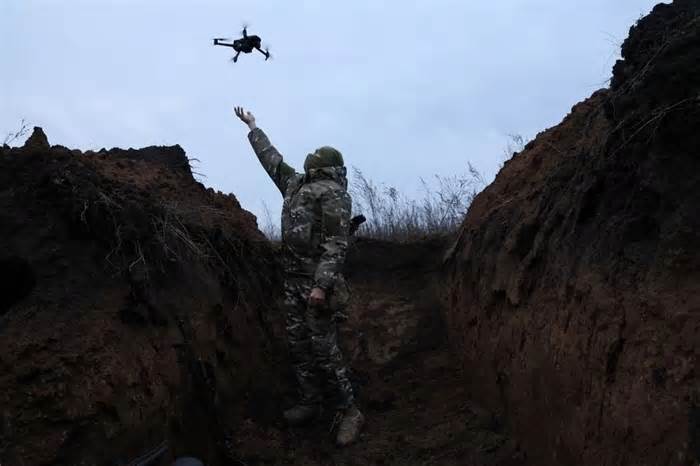 Drone Ukraine dẫn lối cho lính Nga đầu hàng