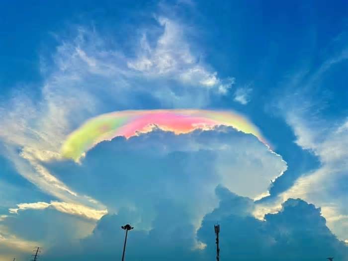 Lí giải nguyên nhân xuất hiện mây ngũ sắc ở bầu trời TPHCM