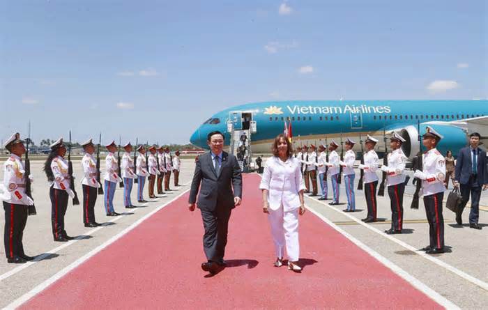 Chủ tịch Quốc hội Vương Đình Huệ đến Cuba, bắt đầu chuyến thăm chính thức