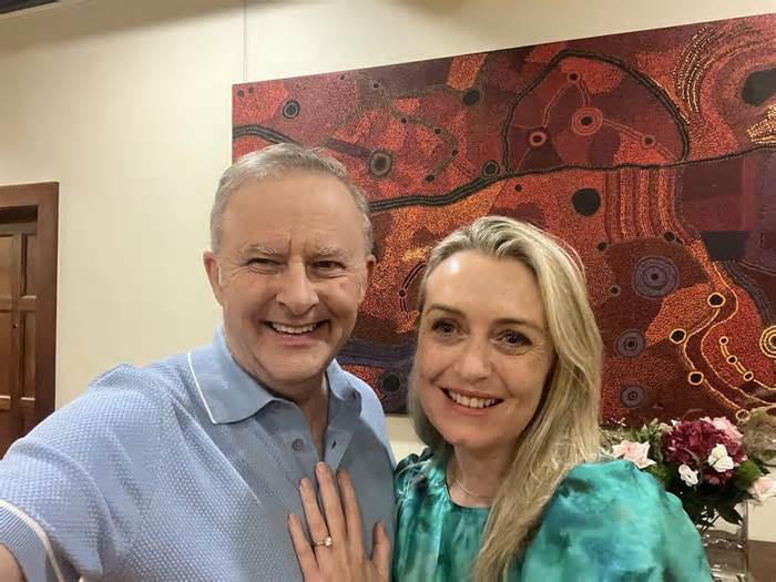 Thủ tướng Australia đính hôn