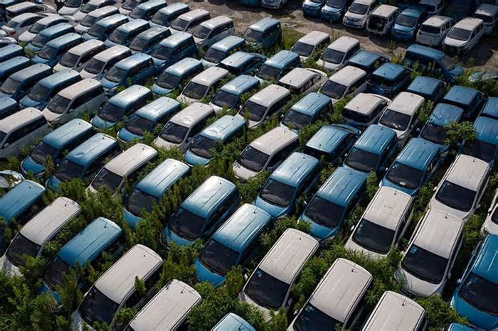Xem nghĩa địa ôtô điện bỏ hoang, chất đống ở Trung Quốc