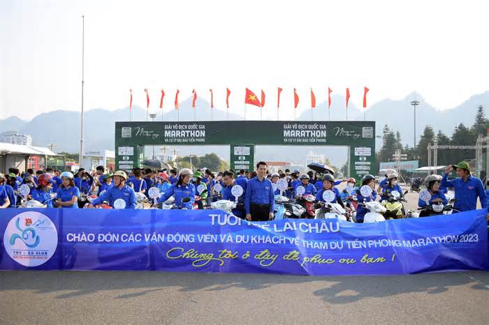 Thanh niên Lai Châu ra quân hỗ trợ vận động viên và du khách dự Tiền Phong Marathon 2023
