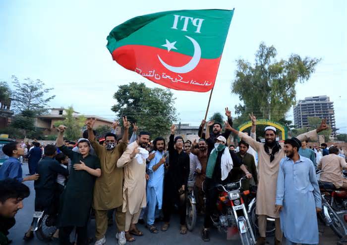 Cựu thủ tướng Pakistan được thả, kỳ vọng bạo lực hạ nhiệt
