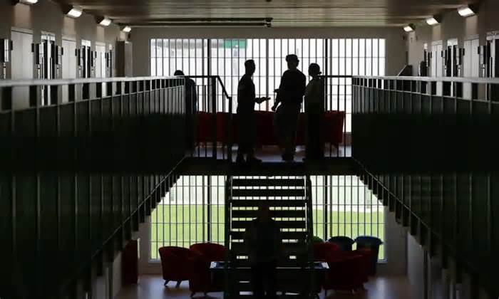 Gần 1.000 vụ cưỡng hiếp trong nhà tù Anh và xứ Wales từ 2010