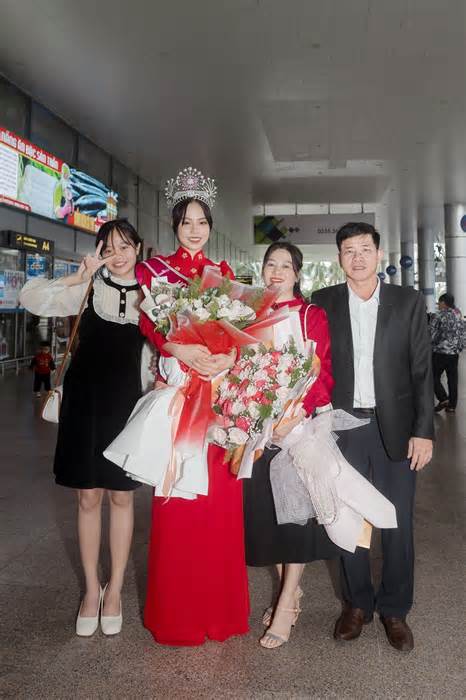 Hoa hậu Thanh Thủy: 'Tôi phấn đấu mua nhà báo hiếu bố mẹ'