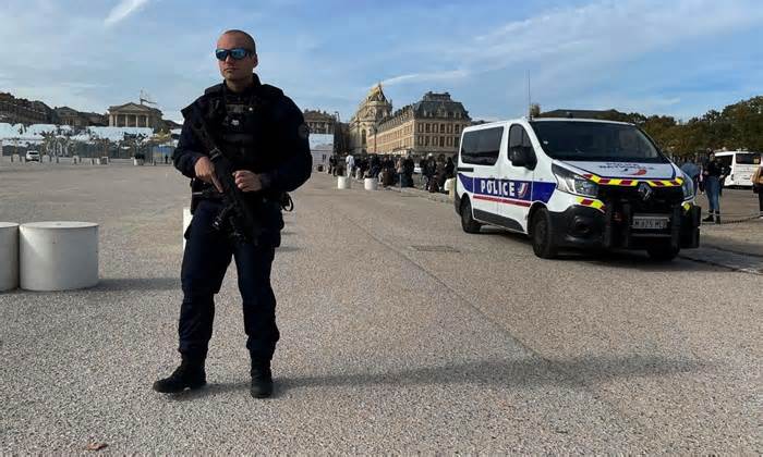 Pháp thắt chặt an ninh vì hàng loạt cảnh báo bom giả