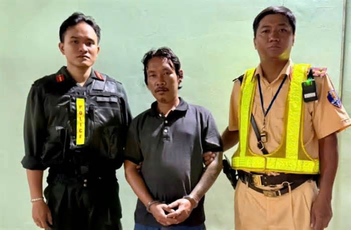 Tạm giữ đối tượng say xỉn dùng hung khí tấn công CSGT ở TPHCM