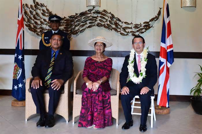 Đại sứ Nguyễn Văn Trung trình Thư ủy nhiệm lên Đại diện Nhà vua Anh Charles III tại Quần đảo Cook