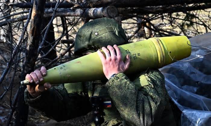 Hàn Quốc nói Triều Tiên đổi đạn pháo lấy lương thực với Nga
